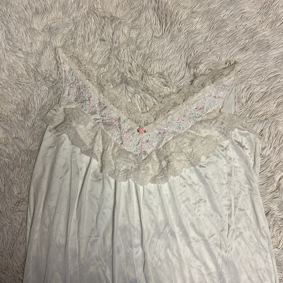 Vintage Joan Collins Ruffled nightgown - Picture 2 of 6